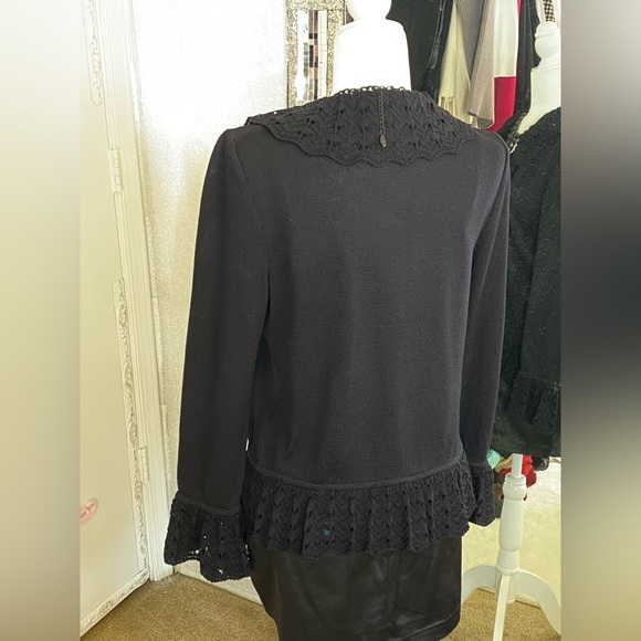 ST. JOHN 💯 Authentic - Picture 2 of 6